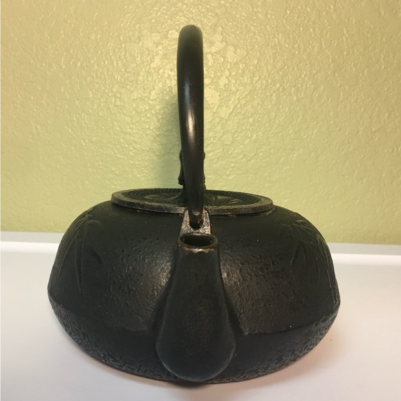 Cast Iron Japanese Tetsu Kyushu Tea Pot - Picture 4 of 12